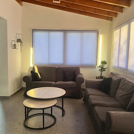 Anavargos Apartament *